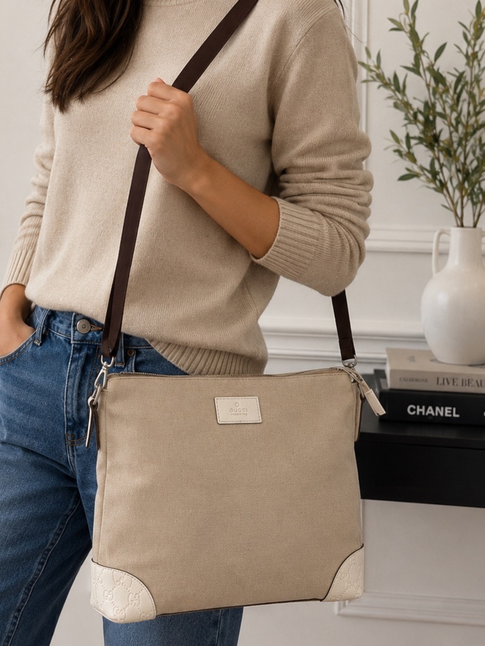 Gucci GG-Signature Messenger Bag. Beige Canvas & White Guccissima Leather.
